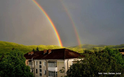 Dublu curcubeu la Brad. Foto: Jurcă